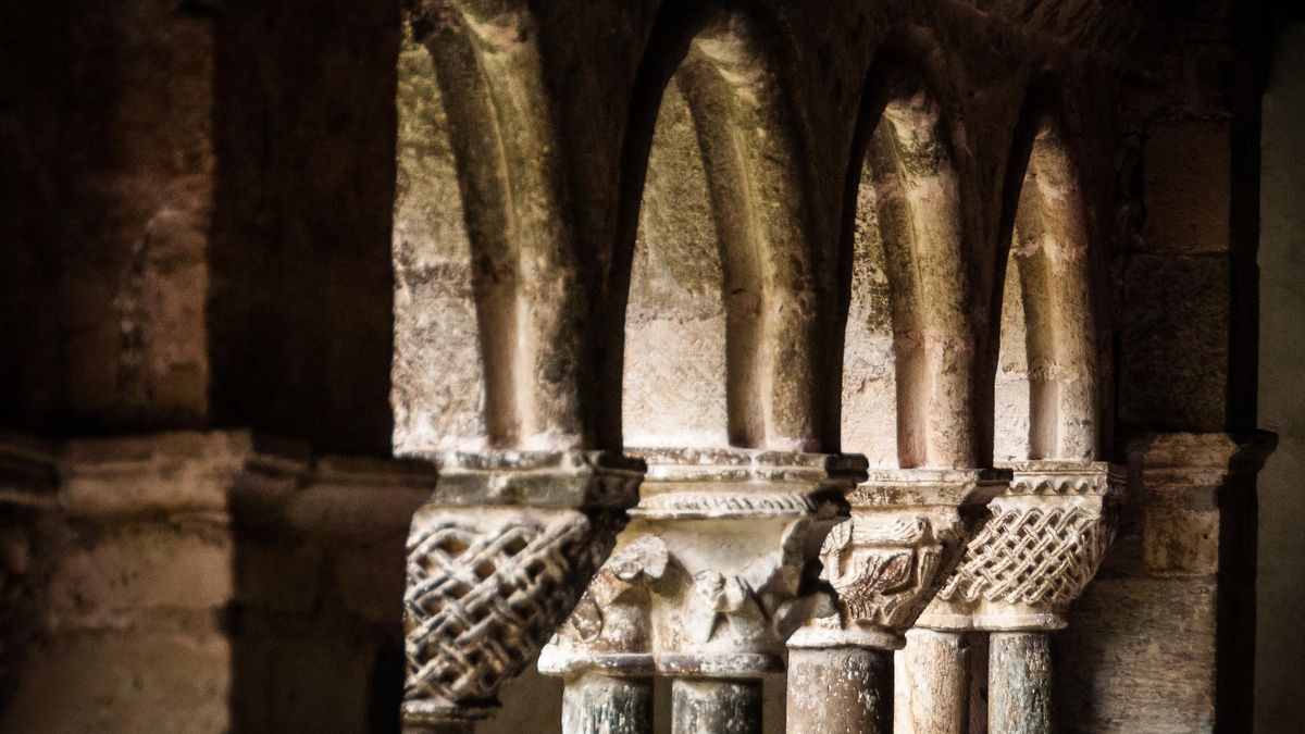 Destalles del claustro románico de Saint Lizier.