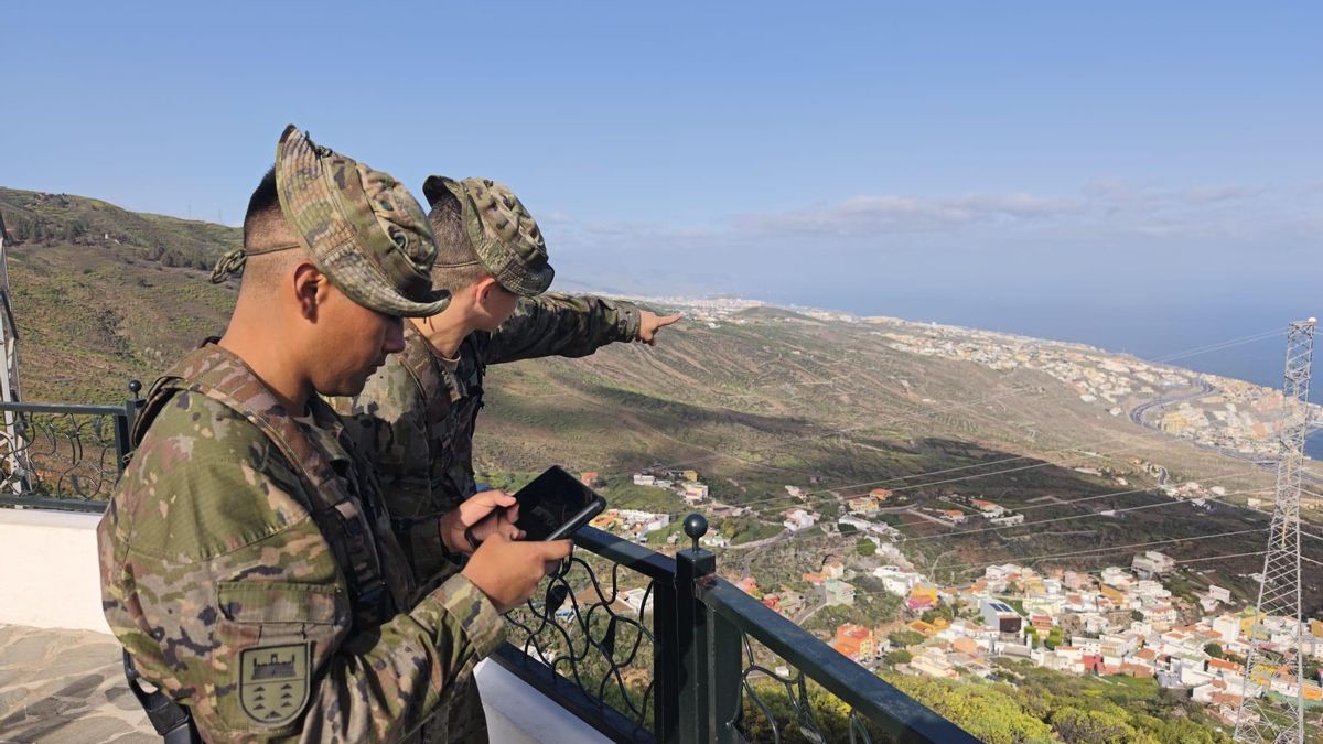 Militares, durante unas maniobras en Tenerife.