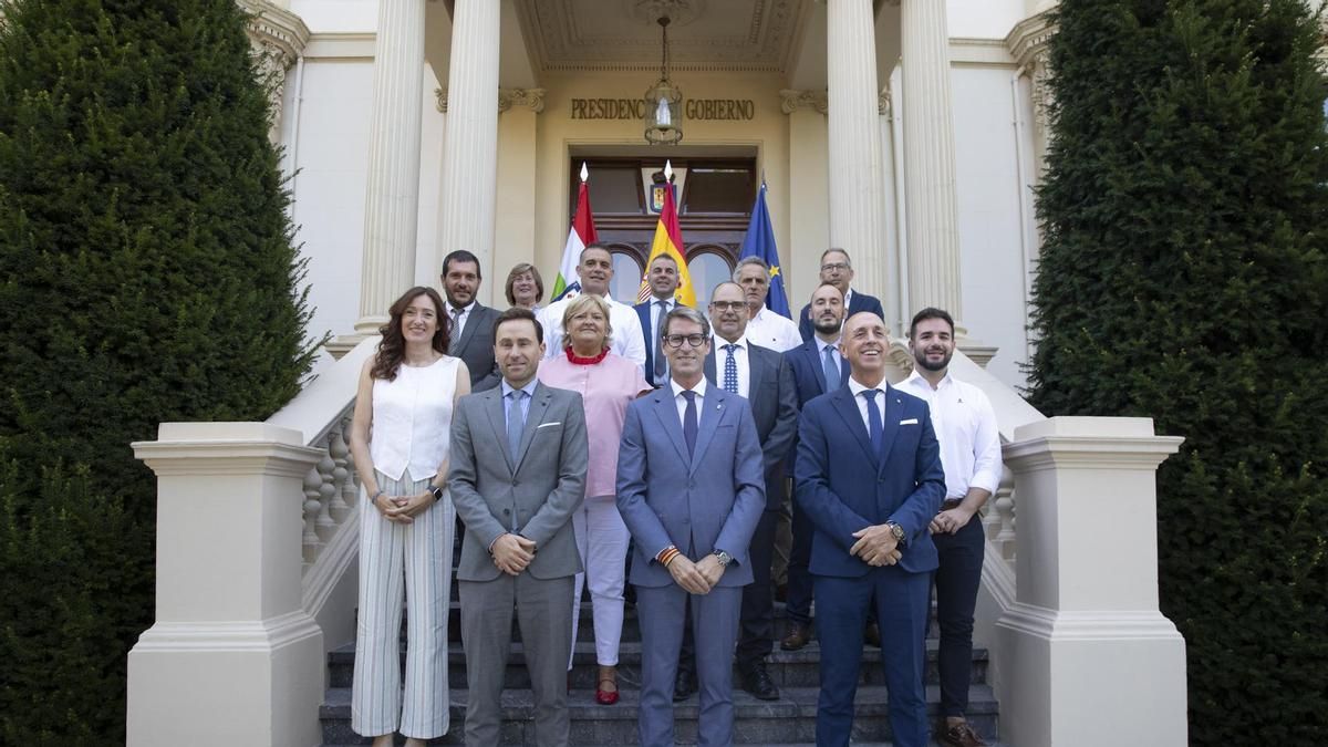 El Gobierno regional financia con 2,1 millones las cuentas de trece municipios medianos para reforzar sus servicios públicos