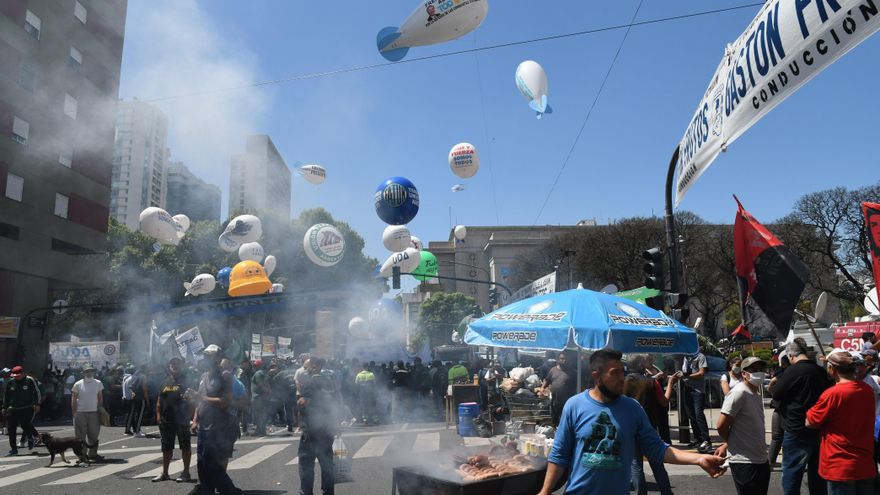 La CGT y movimientos sociales se movilizan por "desarrollo, producción y trabajo"