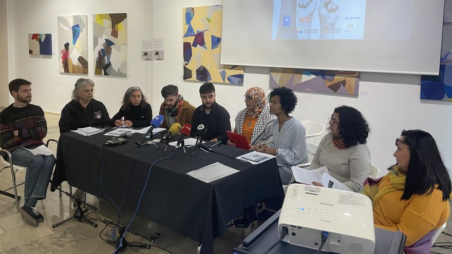 Discursos de odio, cacheos raciales y trabas para solicitar asilo: un informe denuncia "discriminaciones sistemáticas" contra los migrantes en València