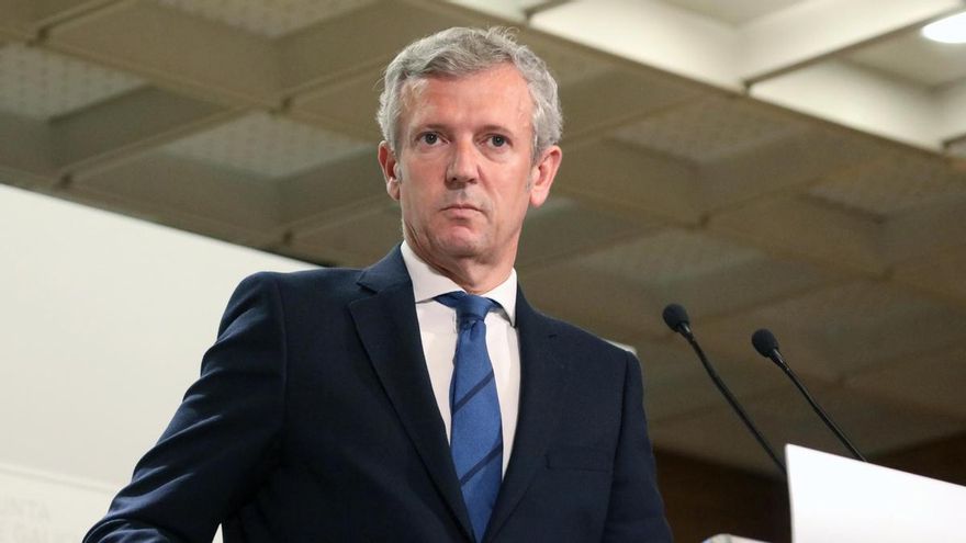 El presidente de la Xunta defiende que el rey emérito "tiene todo el derecho" a volver "a cualquier sitio de España"