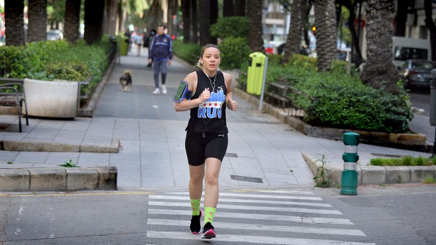 València constata que trabajar cuatro días mejora la salud y reduce el estrés y la Generalitat de PP-Vox elimina las ayudas