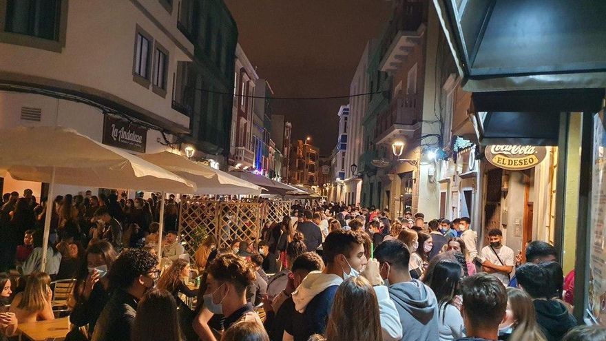 Las Palmas de Gran Canaria vuelve a olvidarse del virus en la noche del primer sábado sin toque de queda