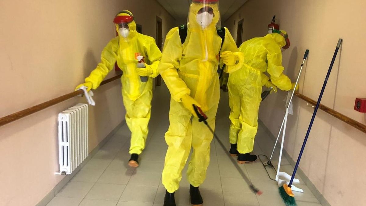 La UME sigue con las tareas de desinfección en residencias de Cantabria