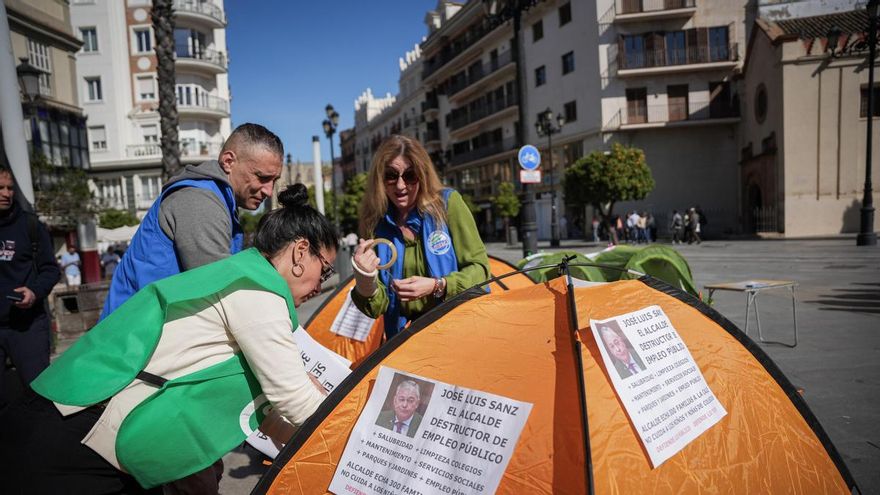 El alcalde de Sevilla entierra el diálogo con los sindicatos al acelerar por la vía urgente la privatización de la limpieza en los colegios