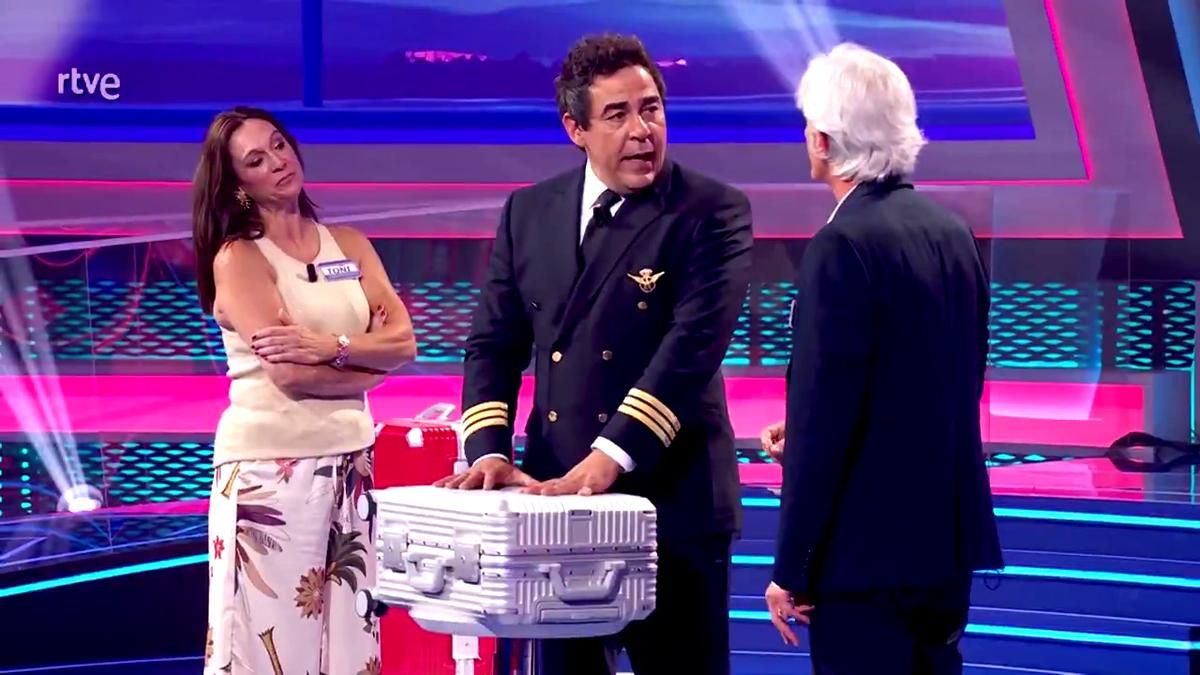 RTVE ya muestra a Pablo Chiapella como su "comandante del amor" en la promo de su nuevo dating '¿Algo que declarar?'
