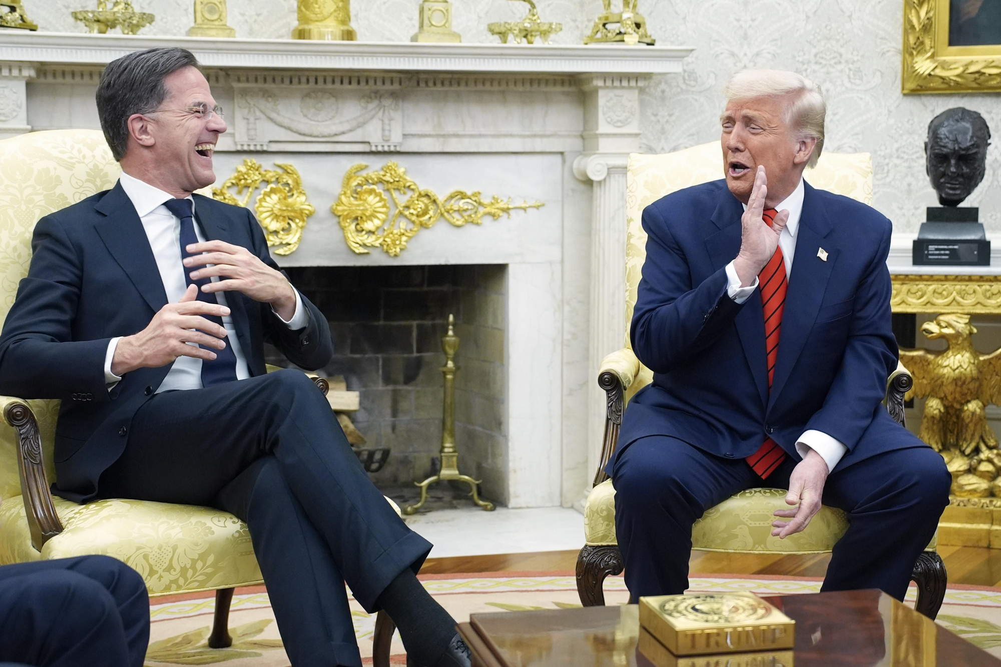 Mark Rutte (i) y Donald Trump, en el Despacho Oval en marzo de 2025.