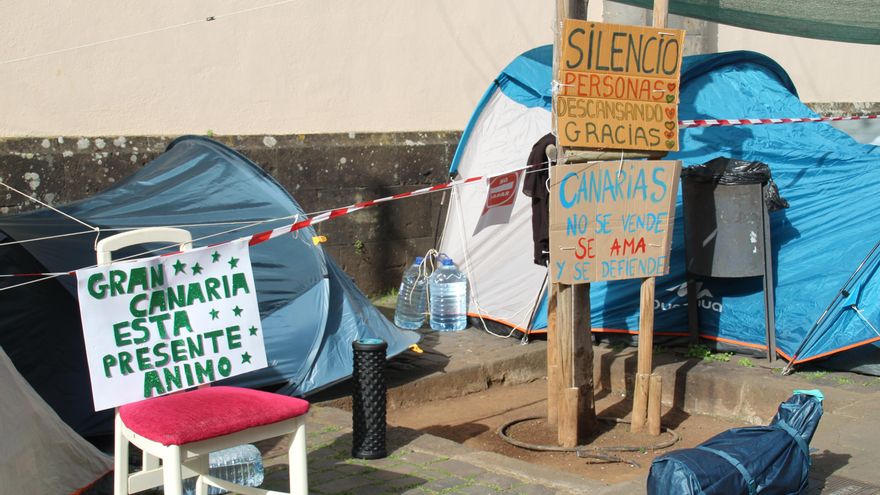 Las personas en huelga de hambre en Tenerife desde hace una semana se reafirman en arriesgar su vida si no se para el nuevo hotel y las villas