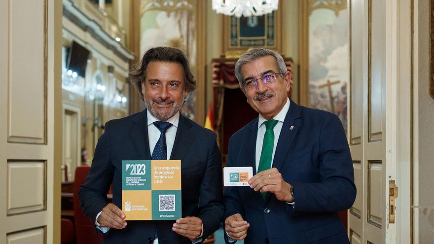 Gustavo Matos y Román Rodríguez, con los Presupuestos de Canarias para 2023