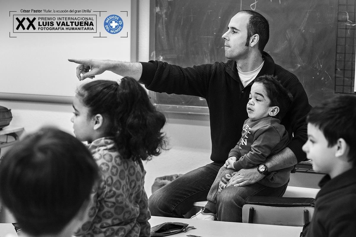 Pedro Martín Palomino, profesor de Nacho, imparte una de sus clases en el colegio Nuestra Señora de la Blanca, Pulgar (Toledo).