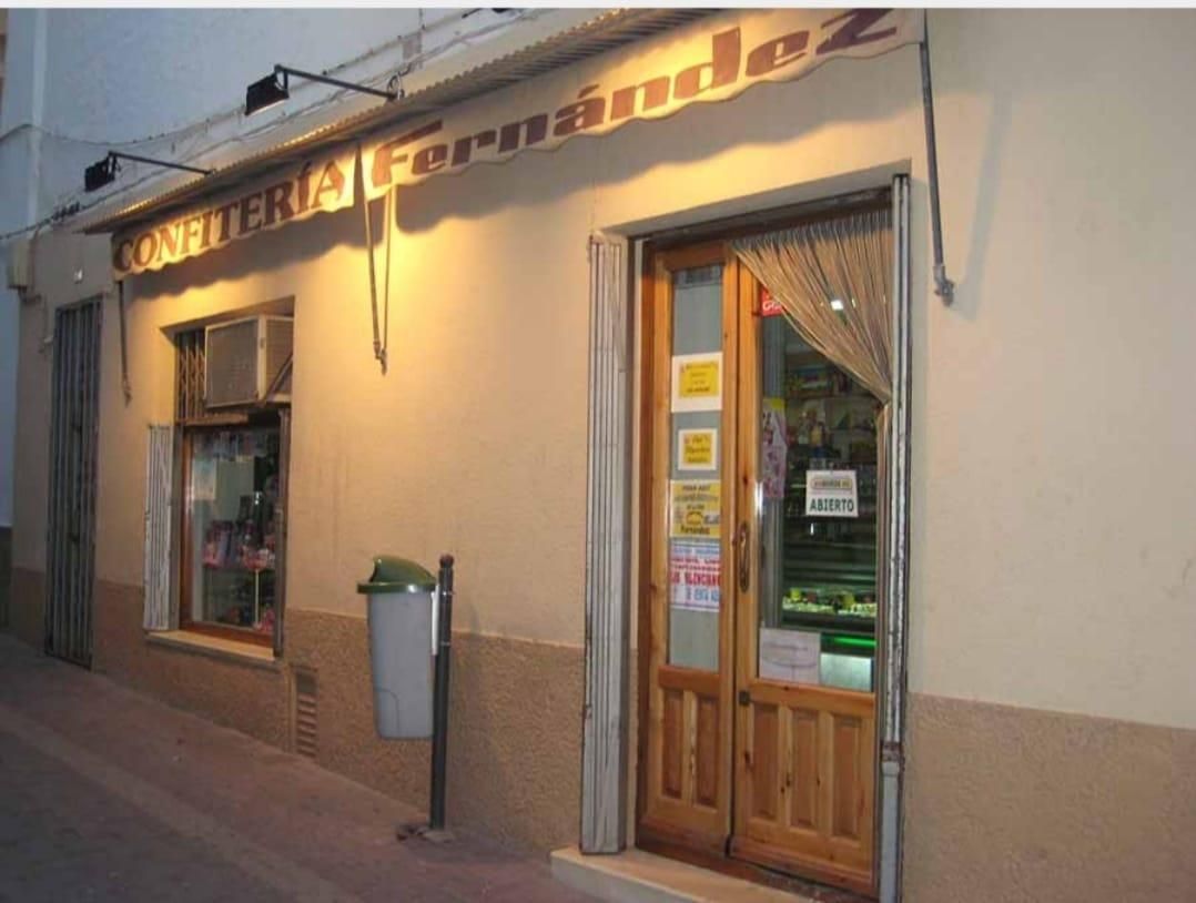 La antigua Confitería Fernández operativa hasta 2016 en la calle Beitia Bastida de La Roda