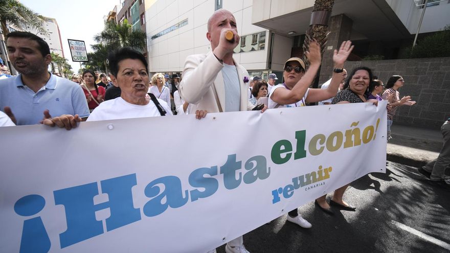 Cientos de personas acudieron este sábado a la manifestación convocada en las dos capitales de la comunidad autónoma por la Asociación para la Defensa de la Sanidad Pública de Canarias y diversos colectivos sociales, sindicales y políticos