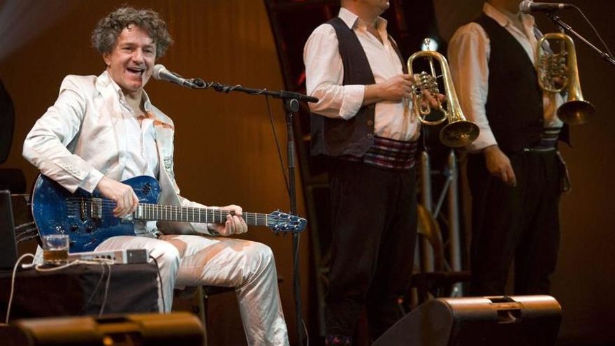 Goran Bregovic canta una oda al Sarajevo multicultural en la milenaria Fez