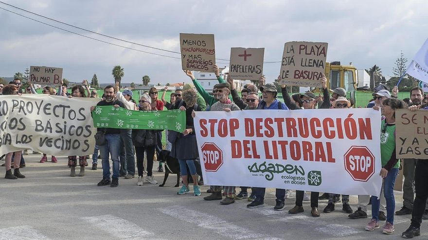 Un beach club de 10.000 m2 en El Palmar levanta a los ecologistas: "Pueden instalarlo en otro sitio sin protección"