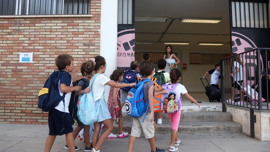CSIF critica que el nuevo curso escolar empiece el 7 de septiembre en Castilla-La Mancha: "No es pedagógico"