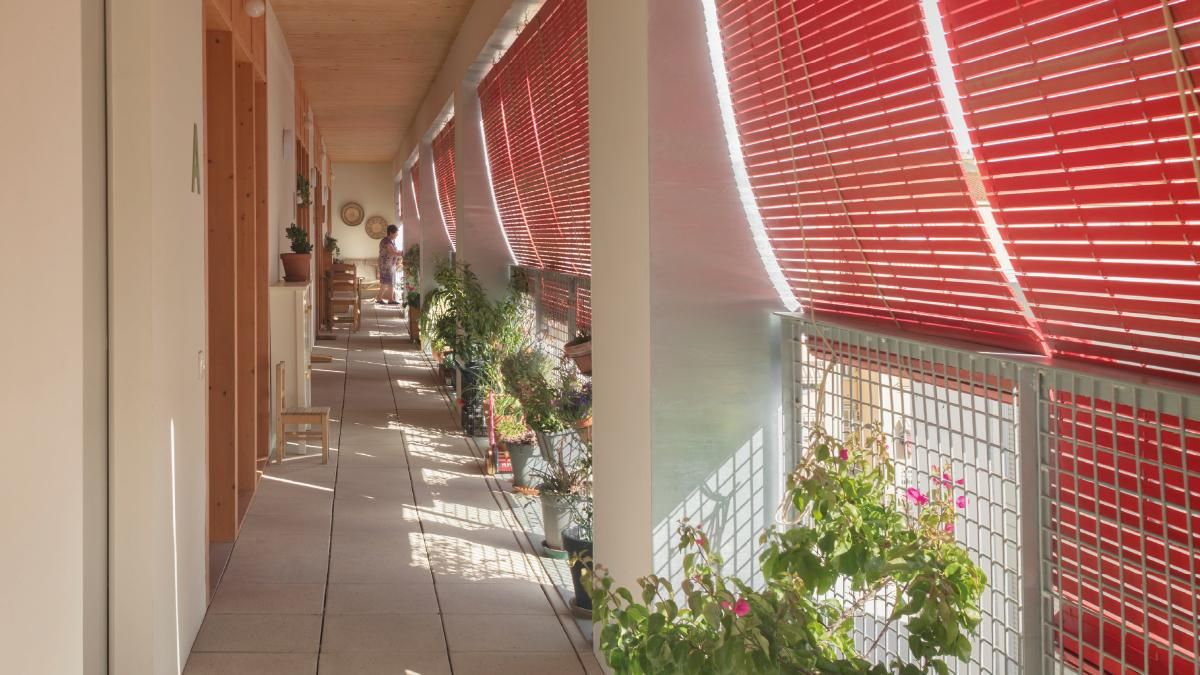 Los residentes de La Balma pagan 700 euros de media por una casa de 50 metros cuadrados y espacios de uso común.