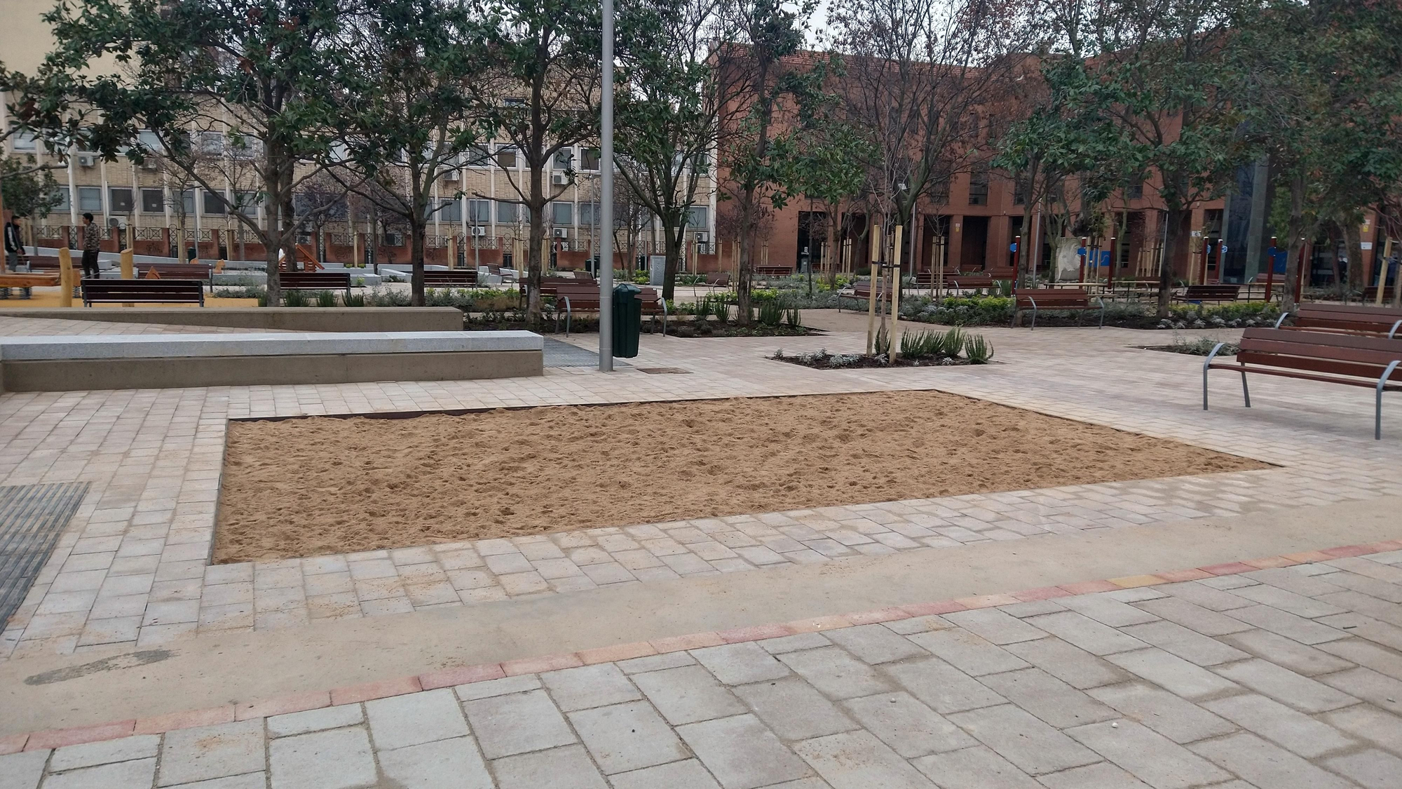 Vista de la plaza de la Remonta reformada