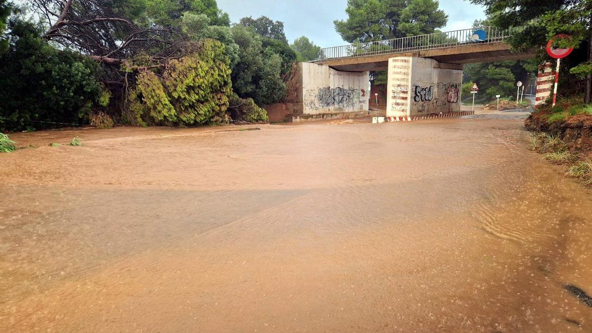 Protección Civil pide alejarse de torrentes y zonas inundables por la previsión de lluvias de este miércoles en Catalunya