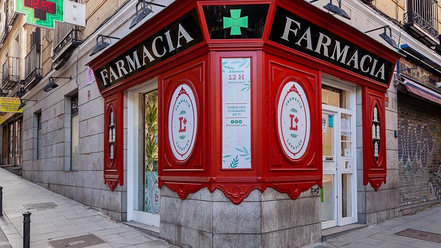 Una farmacia de Lavapiés recogerá los test de antígenos que regale Ayuso para dárselos a los excluidos de la sanidad pública