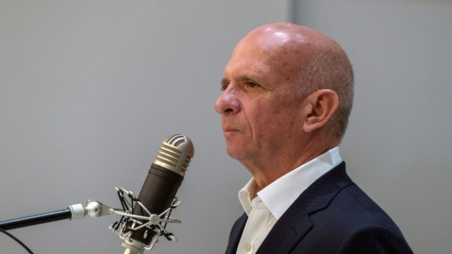 La Policía Nacional ha detenido este jueves en Madrid a Hugo Armando Carvajal, conocido como "Pollo Carvajal", exgeneral venezolano chavista en paradero desconocido desde noviembre de 2019 y que estaba reclamado por EEUU para ser juzgado por narcotráfico, blanqueo y colaboración con las FARC. Fotografía de archivo de Hugo Carvajal. EFE/Emilio Naranjo