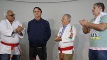 Jair Bolsonaro (PSL), concediendo una entrevista tras recibir el cinturón negro de jiu-jitsu