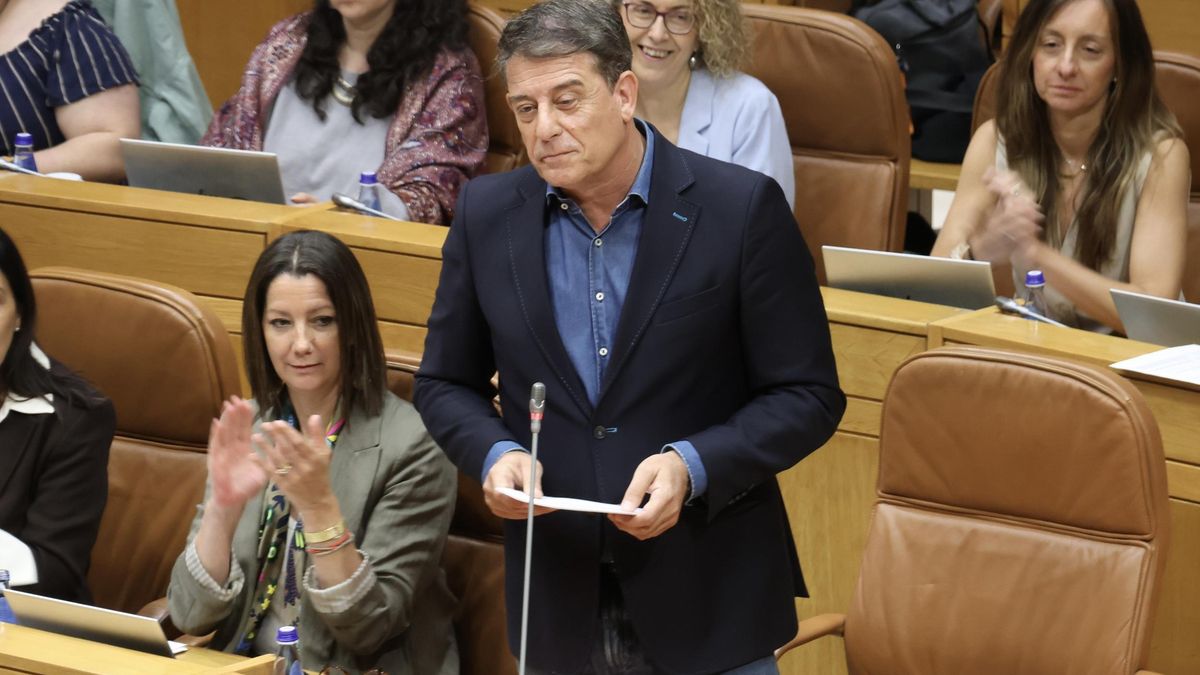 El portavoz del PSdeG, José Ramón Gómez Besteiro, en el Parlamento de Galicia el 3 de junio de 2026