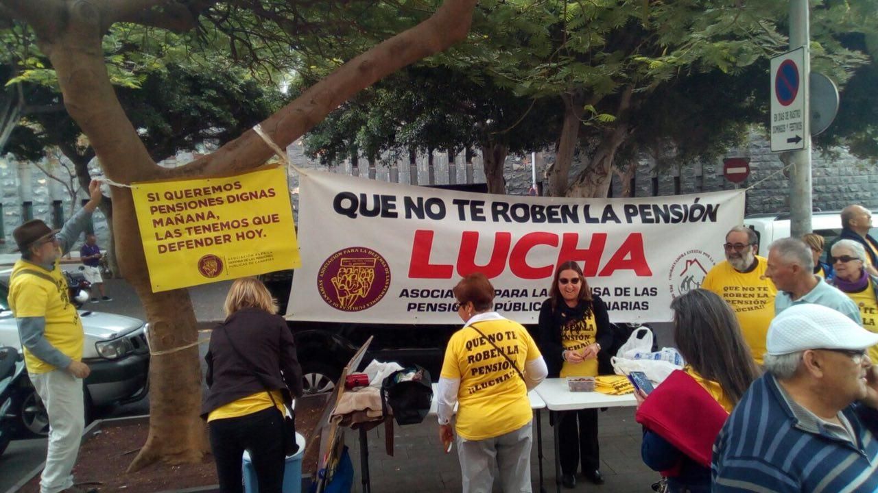 Pancarta reivindicativa de la asociación de pensionistas convocante de la protesta a escala nacional