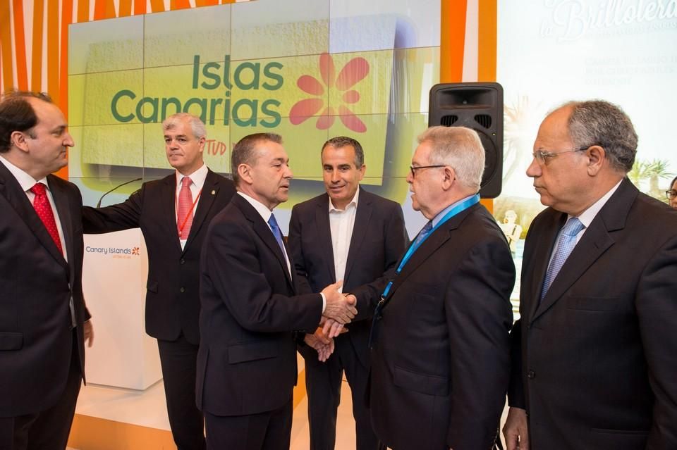 Inauguración del stand de Canarias en Fitur, con Paulino Rivero.