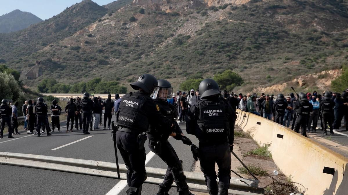 Los piquetes del metal recorren los polígonos en una segunda jornada con cuatro detenidos