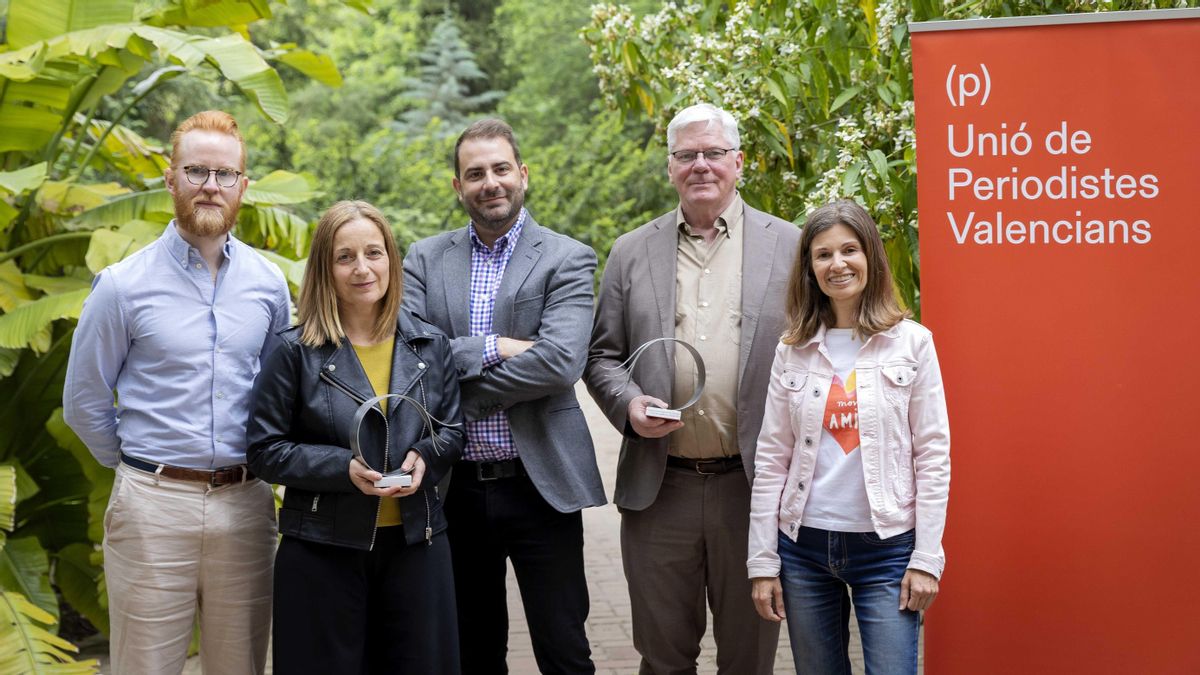 La Unió de Periodistes Valencians atorga el Premi Llibertat d’Expressió 2025 a Julian Assange i als i les periodistes que van cobrir la DANA.