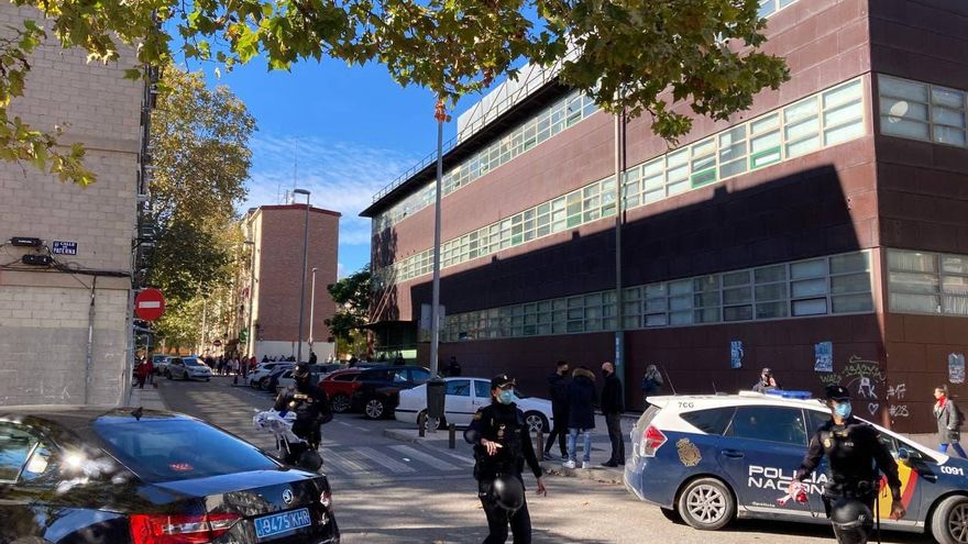 Muere un hombre en Madrid por los disparos de la Policía después de atacar a un agente con un cuchillo