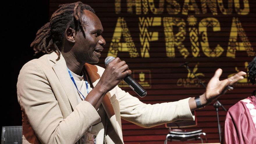 Khaly Thioune, presenta el concierto que se ofrecerá con el espectáculo "Tiosanou África". EFE/Ángel Medina G.