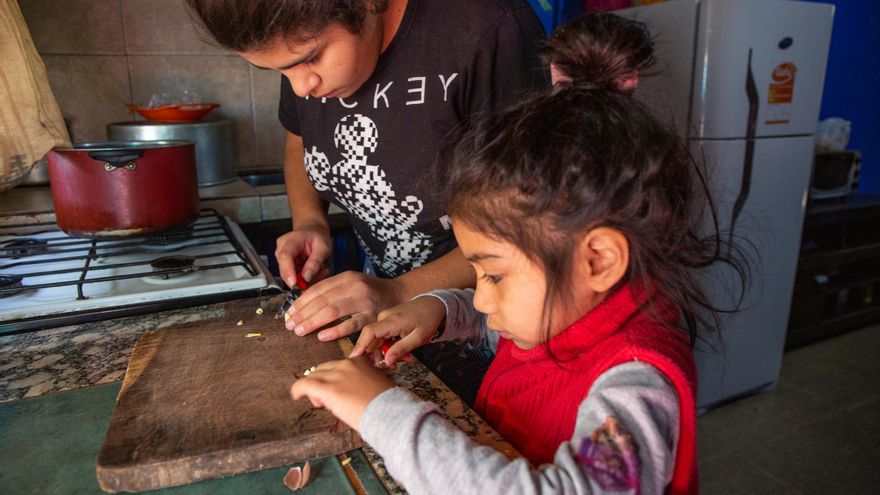 Siete de cada diez adolescentes en Argentina realiza tareas intensivas de cuidado y trabajo doméstico no remunerado