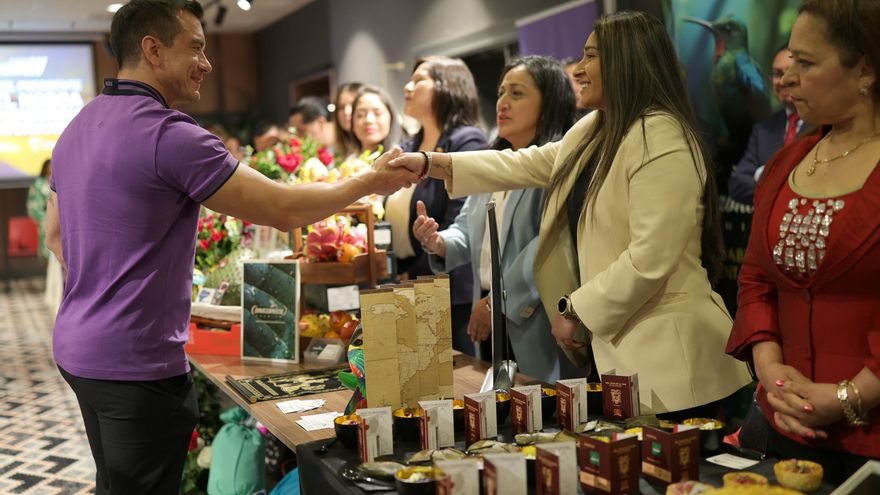 El presidente Noboa se reúne con migrantes ecuatorianos en España