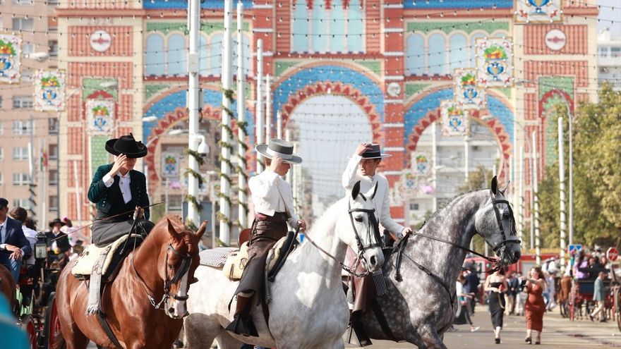Sevilla formaliza su vuelta a una Feria corta con el aviso del PSOE de que resucitará la larga cuando gobierne