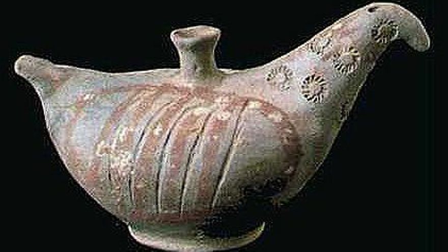 Vasija en forma de paloma descubierta en el yacimiento arqueológico 'El Amarejo' en Bonete