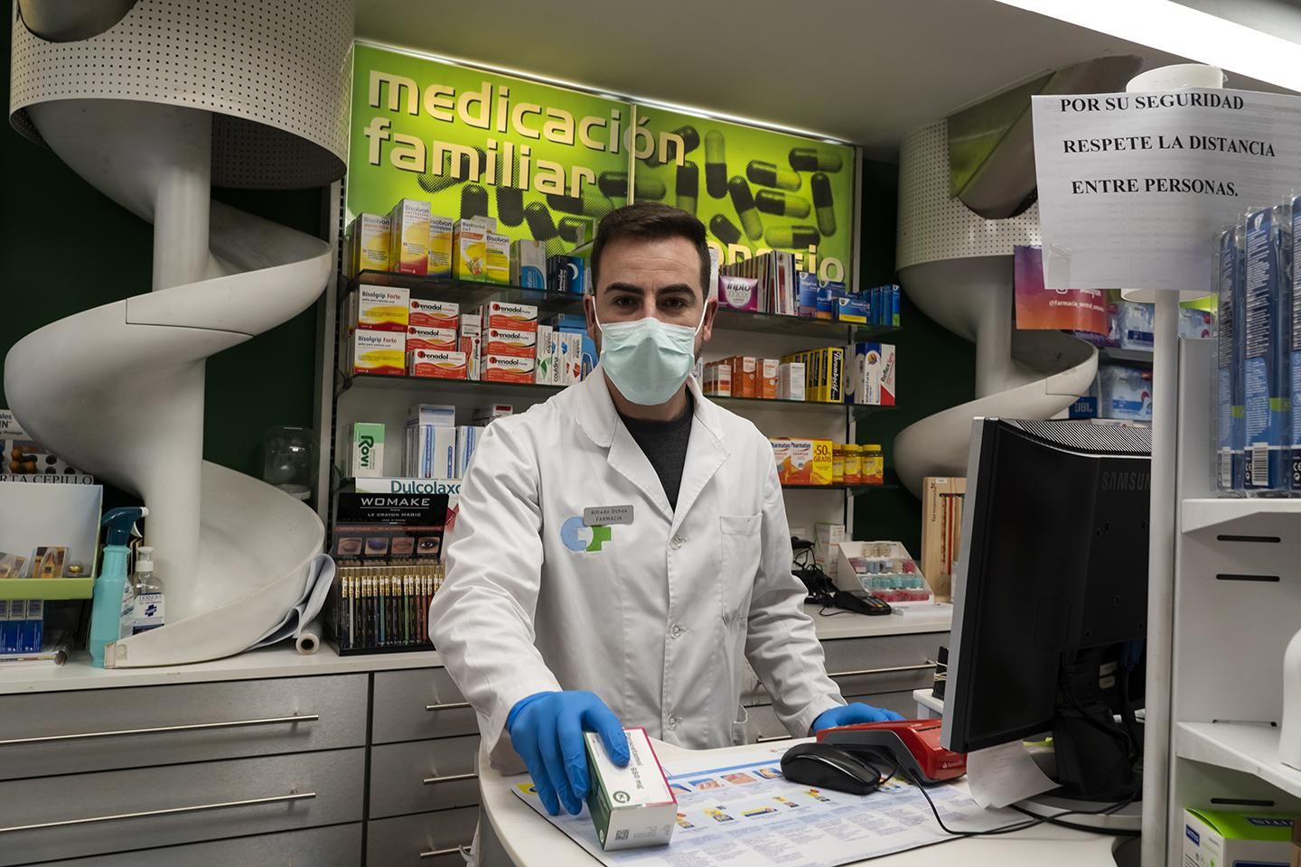 Los farmacéuticos cántabros piden no hacer acopio de medicamentos asociados a los síntomas del virus. | JOAQUÍN GÓMEZ SASTRE