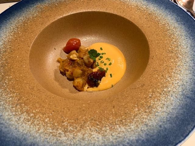 Ropa vieja de tollo y espuma de almogrote.