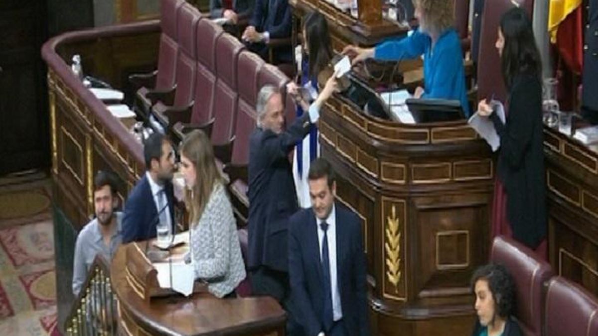 Gómez de la Serna pide la baja en el PP el mismo día que toma posesión de su escaño en el Congreso