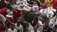 Los Miura cierran los encierros con al menos cinco heridos, ninguno por asta