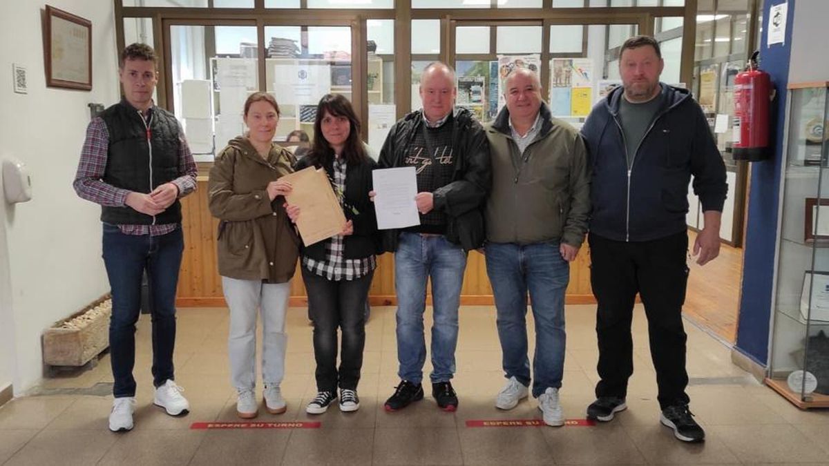 Las madres y padres del instituto de Villablino recogen más de 2.500 firmas para pedir una FP de Informática
