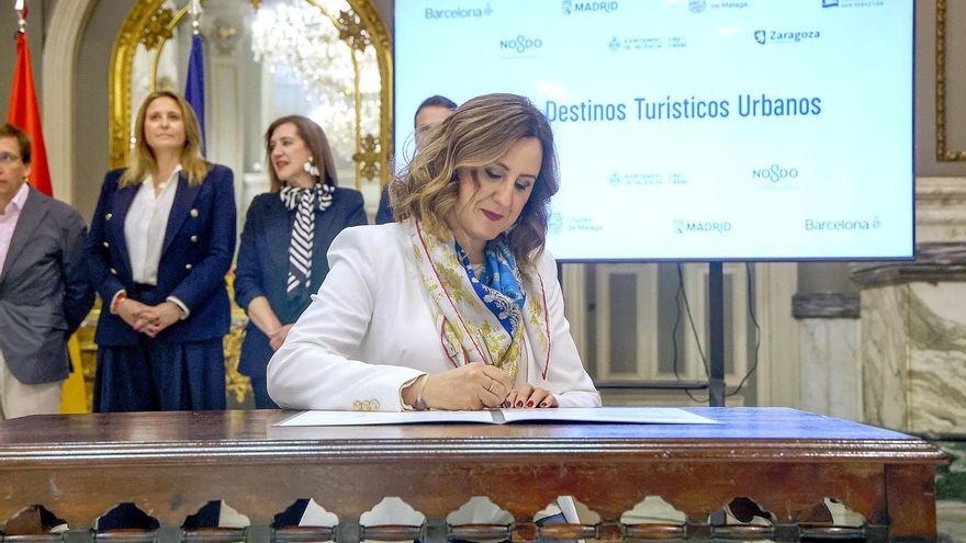 La alcaldesa de València se abre ahora a estudiar una tasa turística, gravamen que su partido derogó