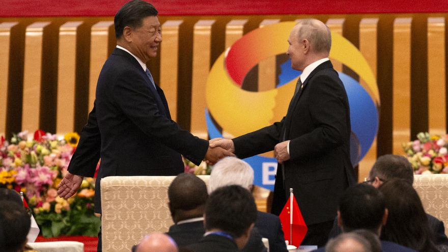 Putin y Xi se cruzan elogios en Pekín y hablan de un nuevo "mundo multipolar"