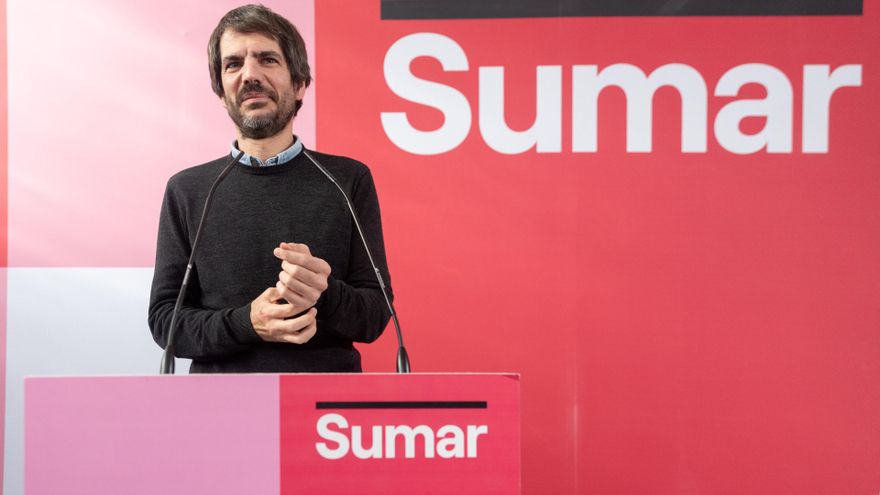 El portavoz de Sumar y ministro de Cultura, Ernest Urtasun, durante una rueda de prensa, en el Espacio Rastro, a 9 de diciembre de 2024, en Madrid (España).