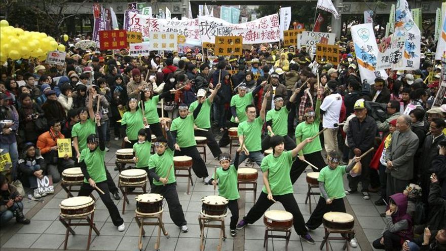 Miles de taiwaneses protestan contra la apertura de una cuarta central nuclear