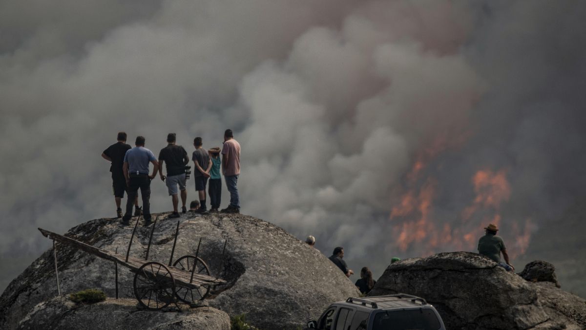 Cinco brigadistas heridos con quemaduras de diferente consideración en el incendio de Barreiros (Lugo)