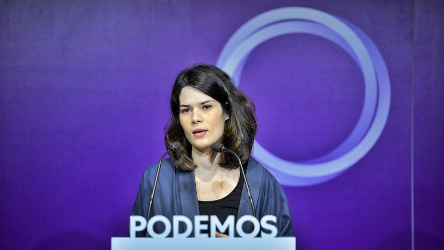 La portavoz de Podemos, Isa Serra, durante una rueda de prensa en la sede del partido.