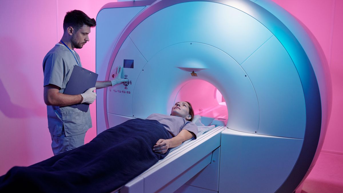 La resonancia magnética es una prueba diagnóstica fundamental para el seguimiento de la esclerosis múltiple.