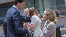 El Gobierno holandés se agrieta ante la reunión de ministros de Finanzas de la eurozona: "Estamos siendo parte del problema"